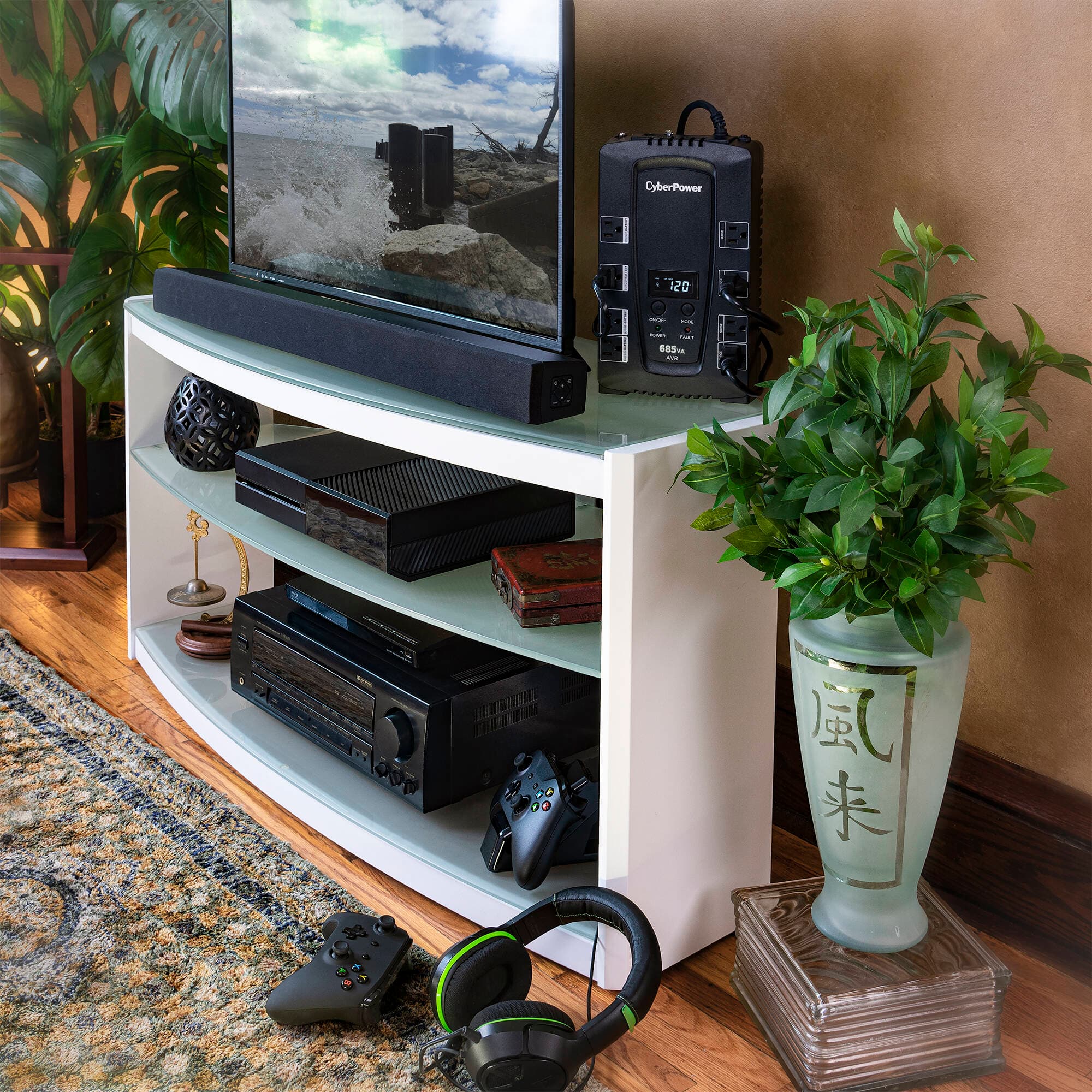 CyberPower CP685AVRLCD 685 VA 390 W desktop UPS with LCD and 8 outlets