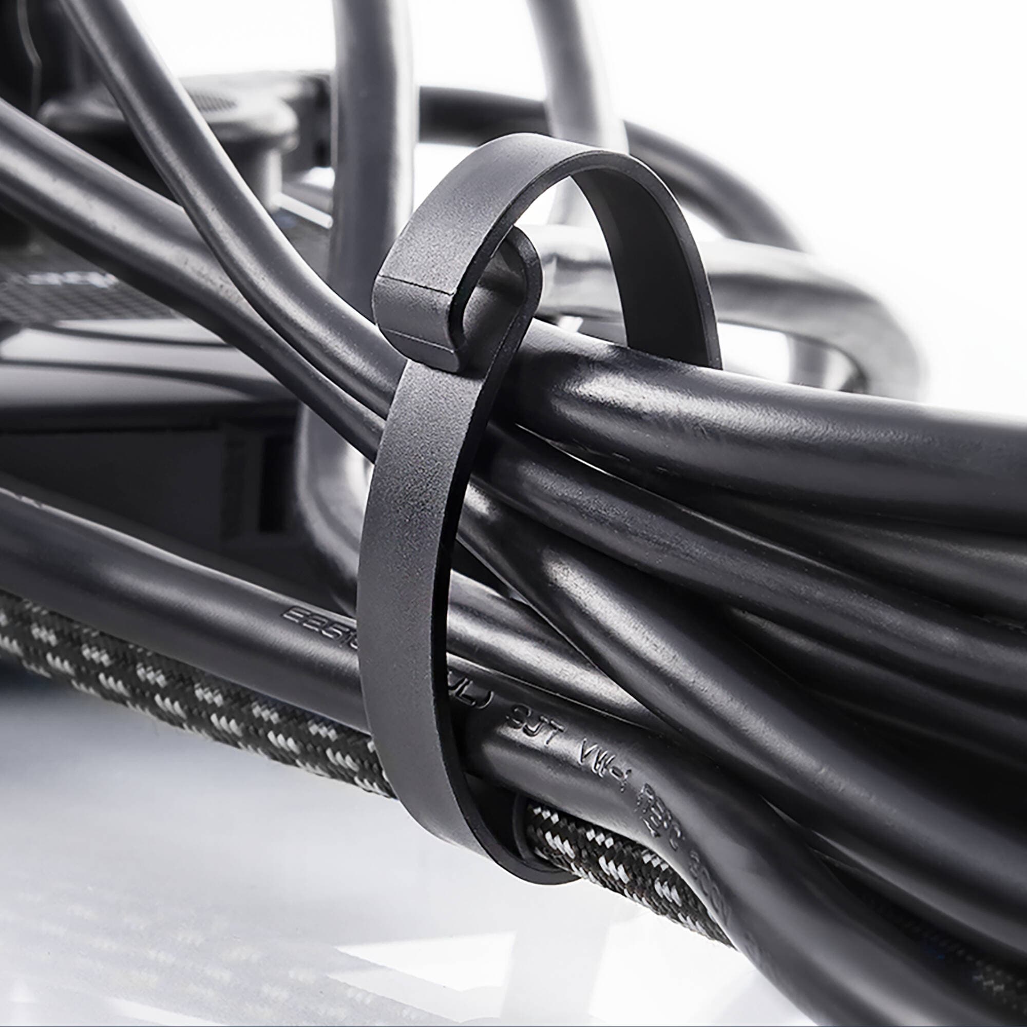 CyberPower HT600WSU2A black wall-tap surge protector with 5 outlets